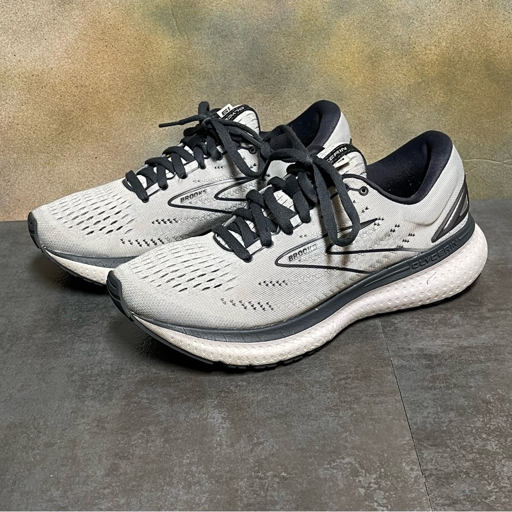 Brooks Women's Running Shoes in Light Gray and Black - Picture 2 of 16